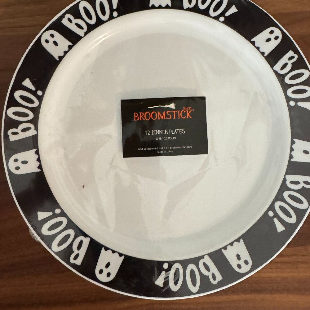 12 Broomstick BLVD Ghost Boo Border Plastic Dinner Plates NEW